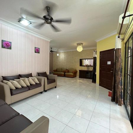 Rini Utama Homestay Skudai Exterior foto