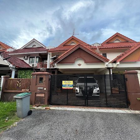 Rini Utama Homestay Skudai Exterior foto
