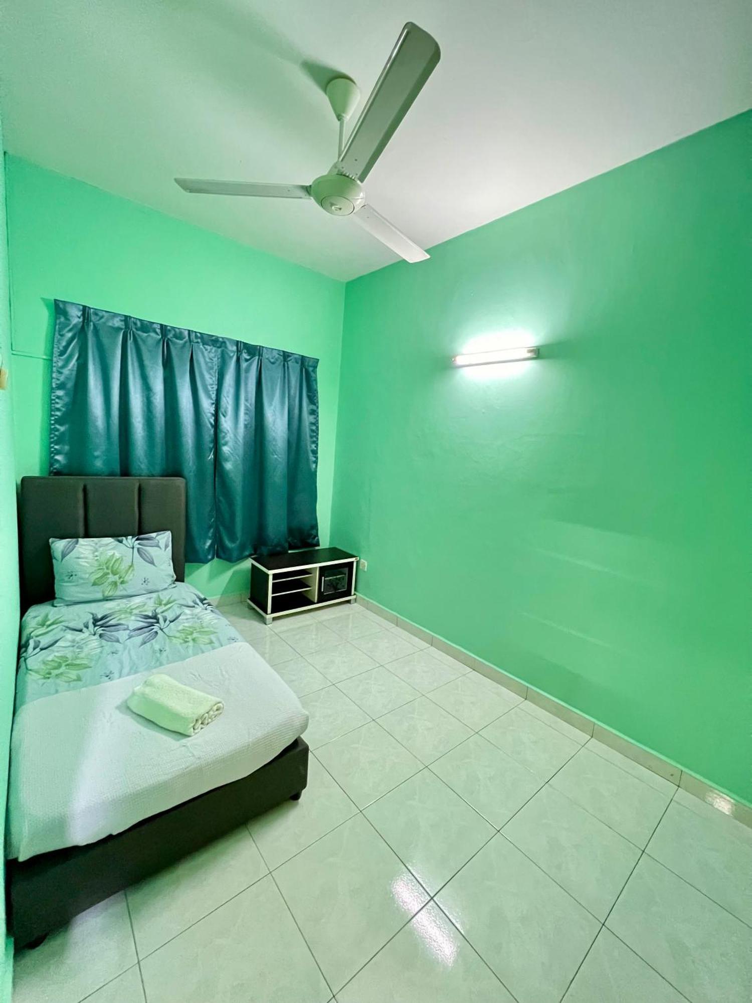 Rini Utama Homestay Skudai Exterior foto